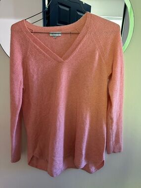 Kinross Cashmere Coral V-Neck Lightweight Sweater